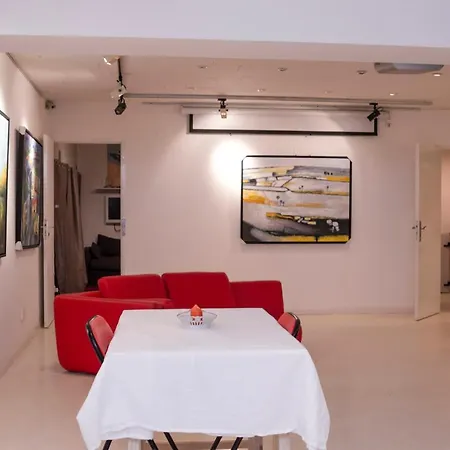 Eiffel Tower / Loft Space Paris